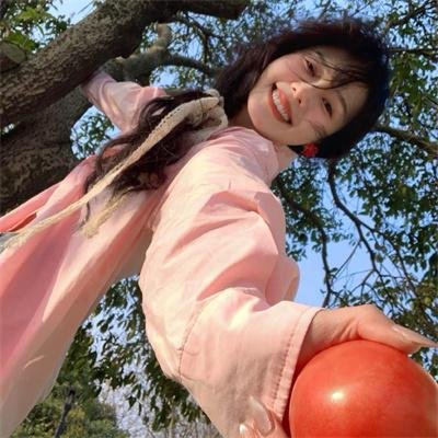 笼中女